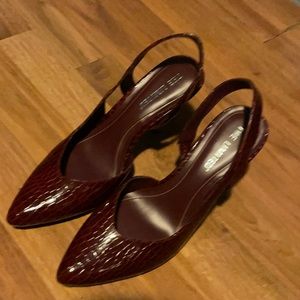Beautiful Red ladies Shoes Size 9M Like New